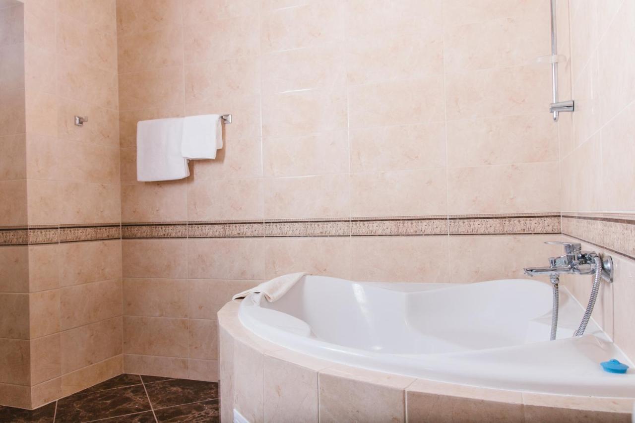 Hotel Dikanka Kulikov Luaran gambar